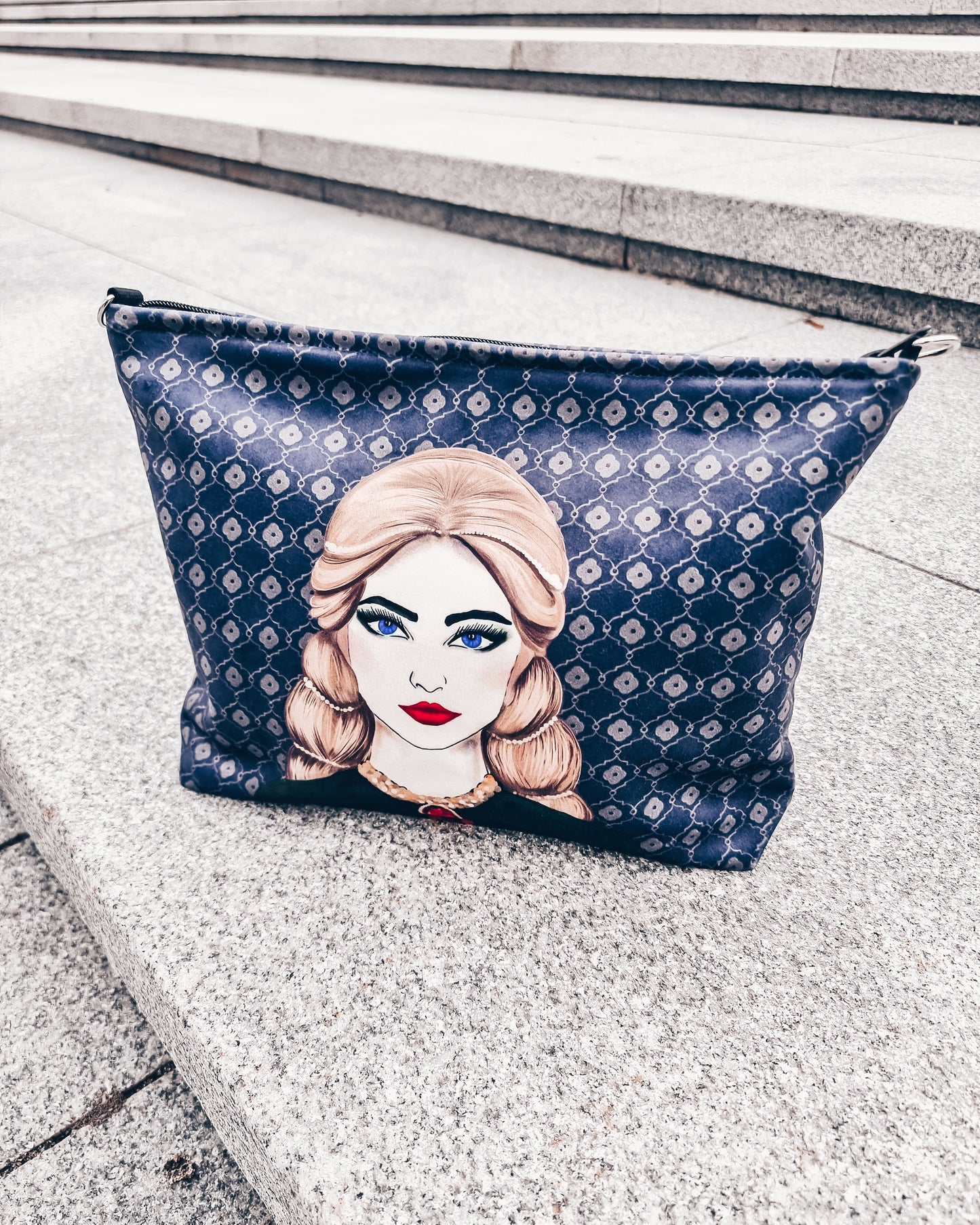 Kosmetinė-delninė „Kilminga dama“