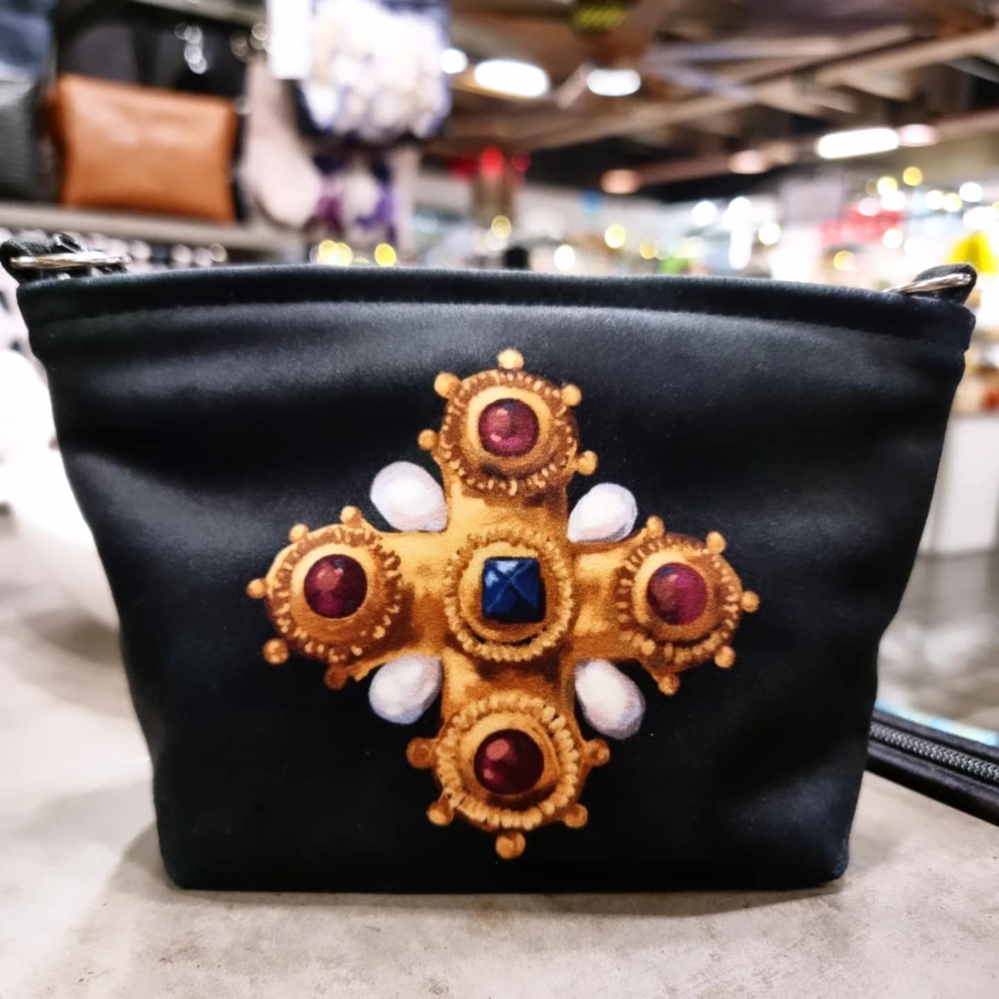 Kosmetinė-delninė „Segė“