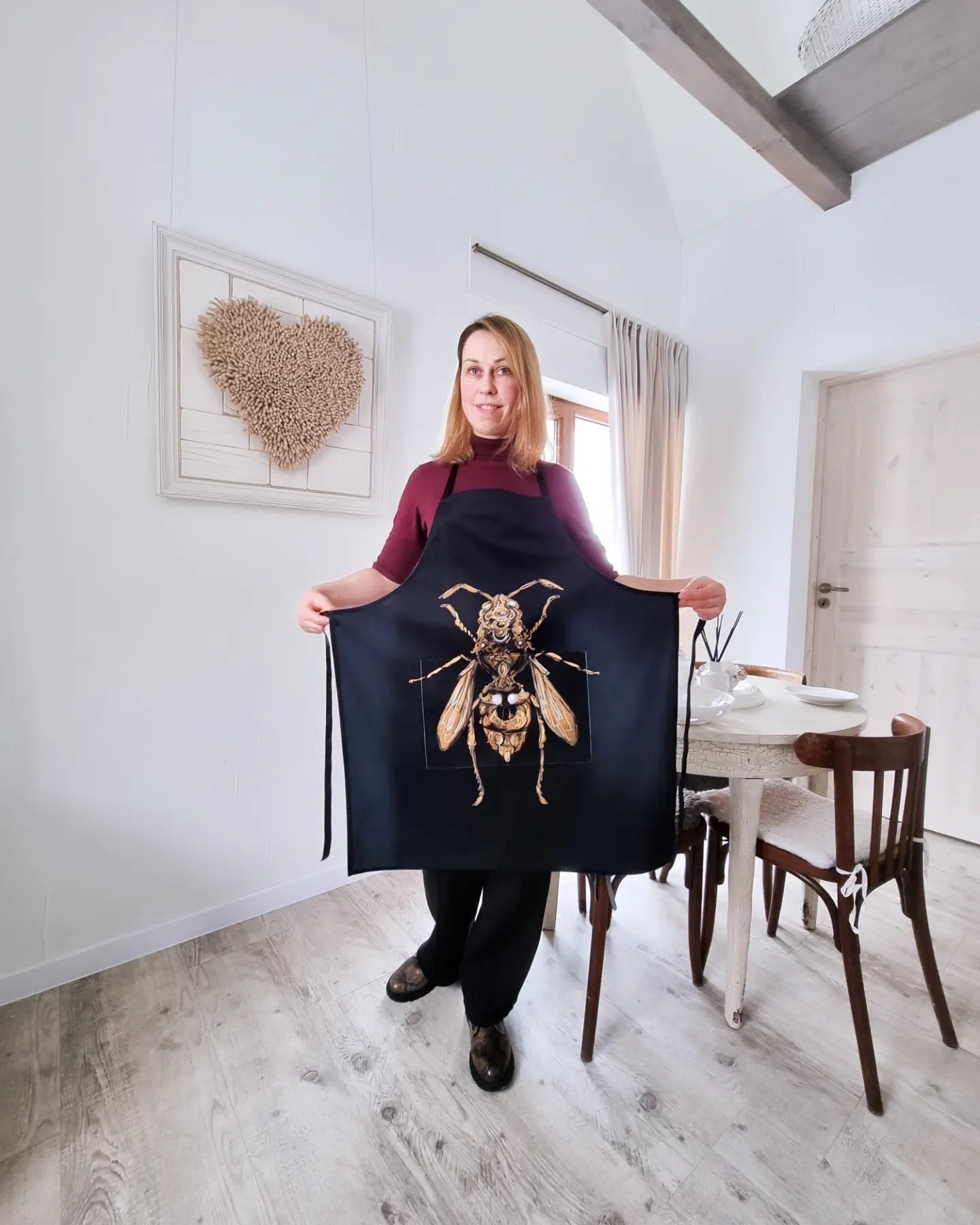 Prijuostė „Bičių karalienė“