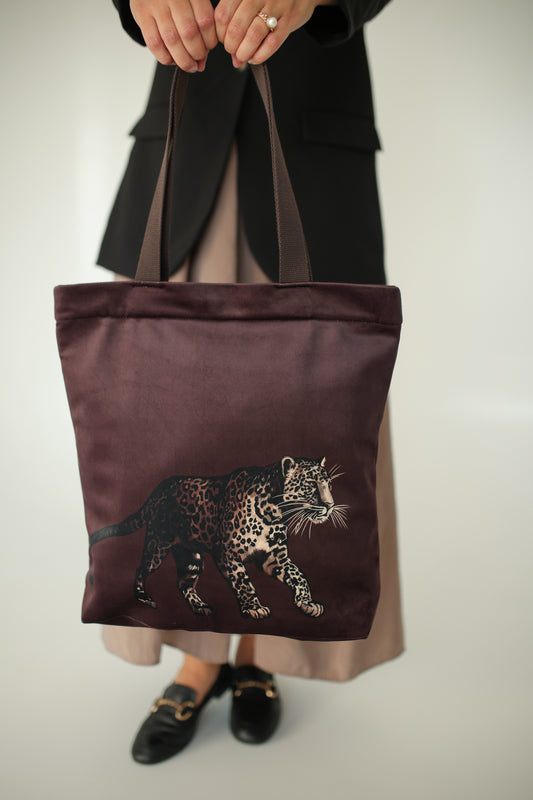 Krepšys-rankinė „Sėlinantis Leo“