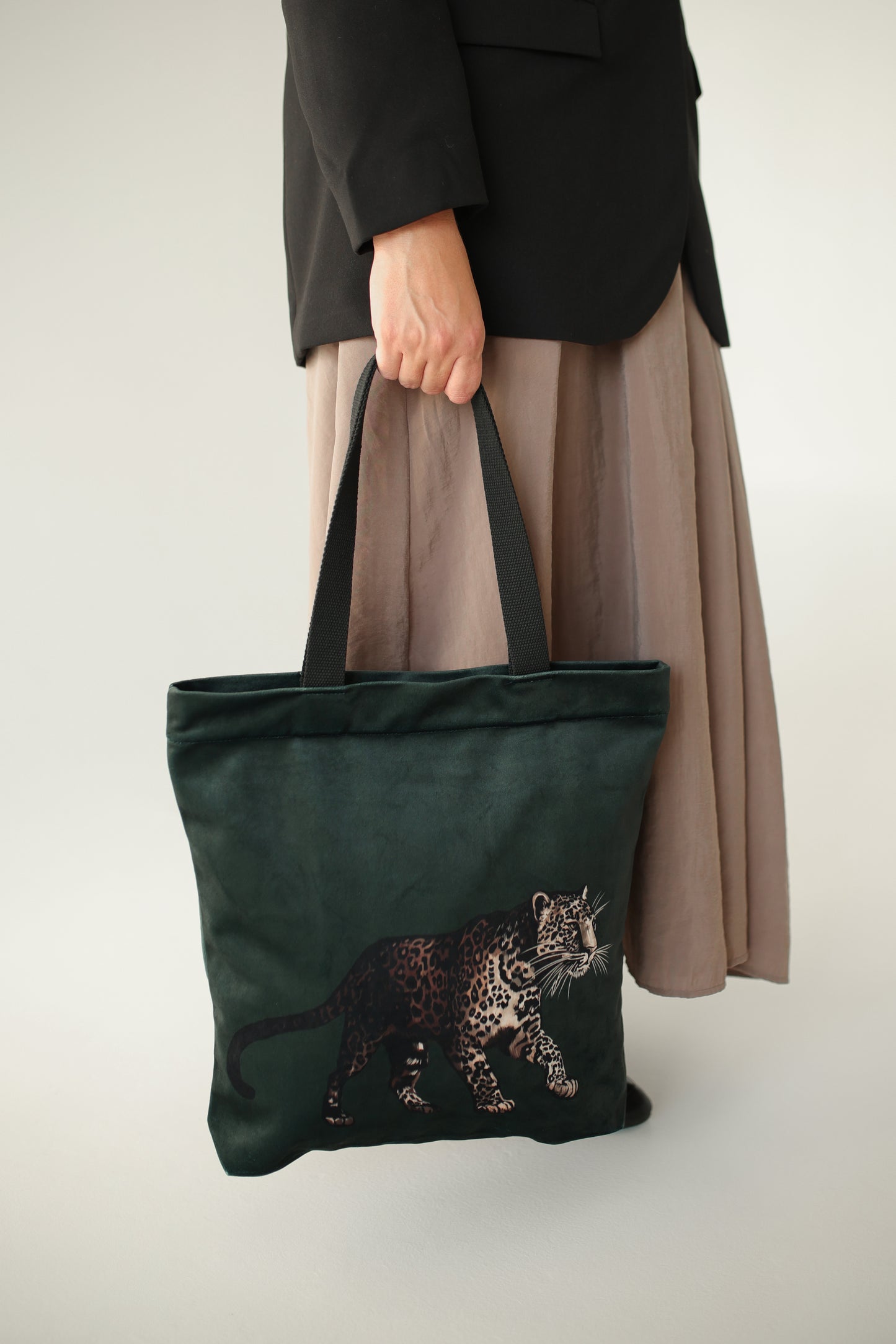 Krepšys-rankinė „Sėlinantis Leo“