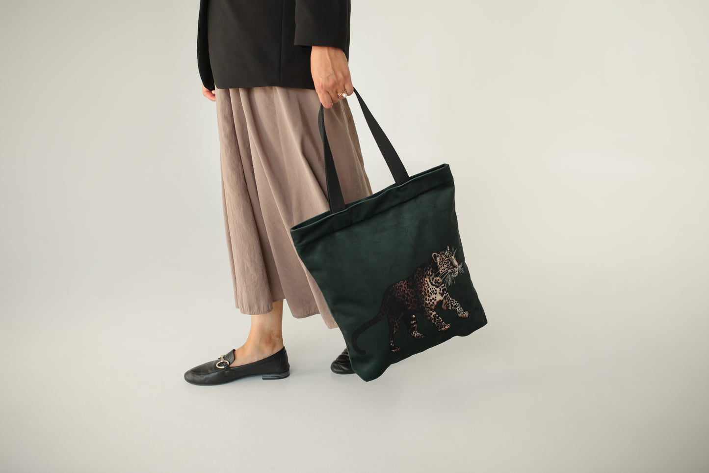 Krepšys-rankinė „Sėlinantis Leo“